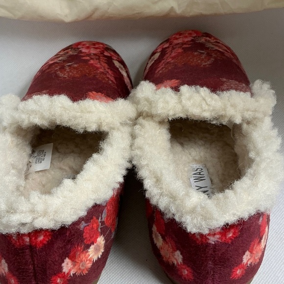 Johnny Was Sweet Bouquet Floral Cozy Shearling Loafer Slippers Burgundy Size 7 - Picture 10 of 13